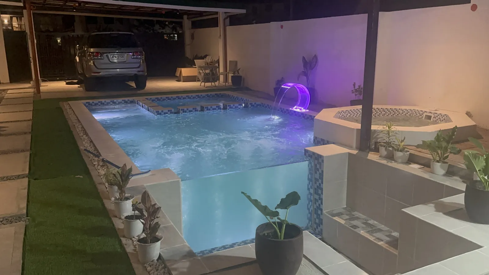 28sqm Infinity Type Swimming Pool with Acrylic Glass and Jacuzzi Features.